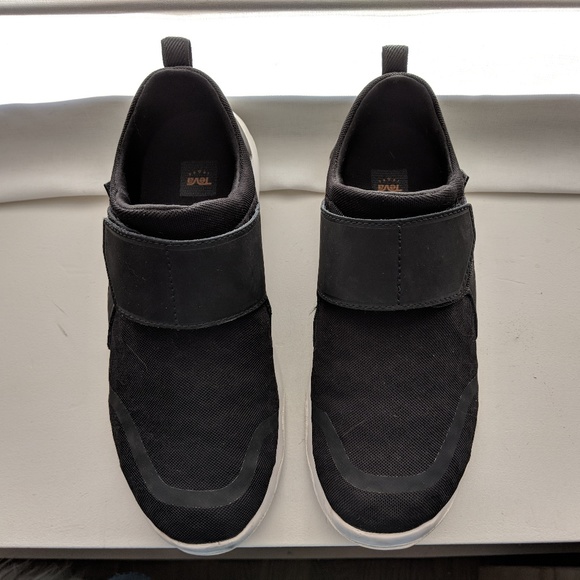 teva arrowood swift slip on